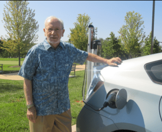  Oak Park resident Daniel Kott plugs his hybrid car into the community’s electric charging station.